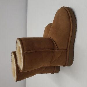 UGG Women's Classic Short II Boot Women's Size 5 Chestnut NWOT